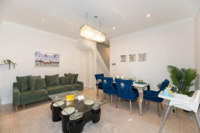 3 Bedroom House with spacious back garden & FREE Parking in Ilford, Barking